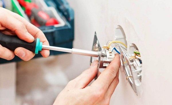 reparatii instalatii electrice mitocu dragomirnei